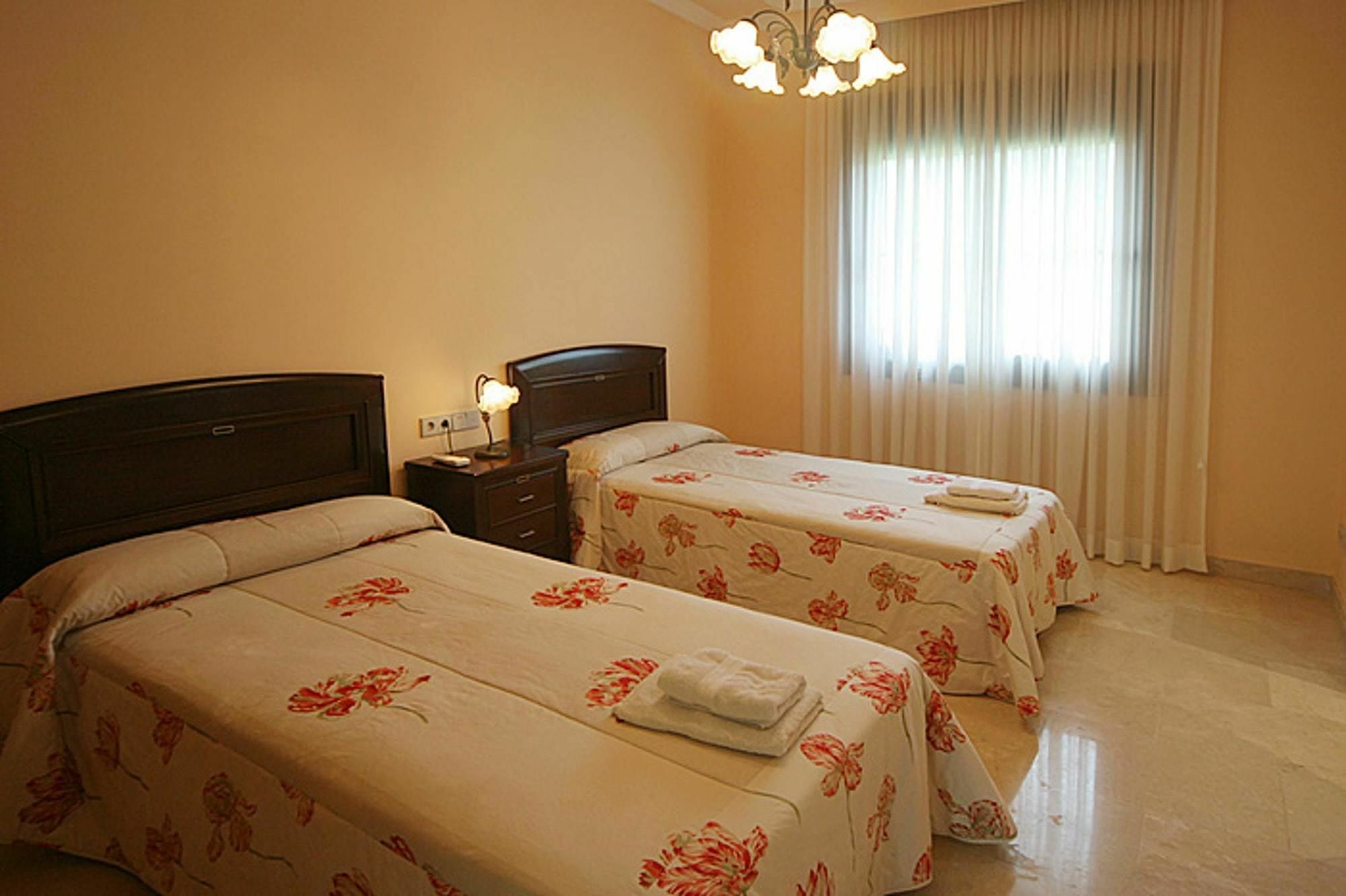 Villa With 4 Bedrooms In Las Lagunas De Mijas, With Wonderful Mountain Εξωτερικό φωτογραφία